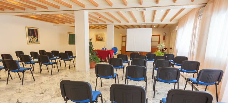 艾尔莫拉蒂哈马姆布尔吉巴酒店(El Mouradi Hammam Bourguiba)图片