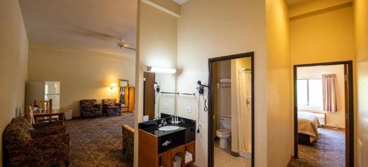 麦奇诺市布里奇维尤速8酒店(Super 8 by Wyndham Bridgeview of Mackinaw City)图片