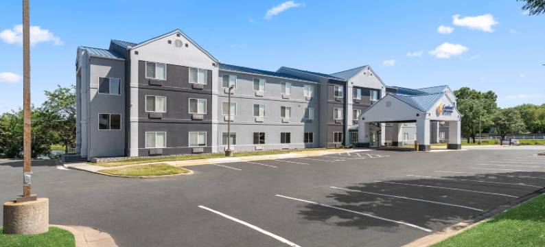 奥拉西 - 堪萨斯城凯富套房酒店(Comfort Inn & Suites Olathe - Kansas City)图片