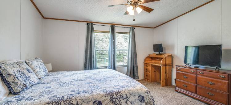 距霍莫萨萨泉公园5英里的带院子之家！(5 Mi to Homosassa Springs Park: Home w/ Yard!)图片