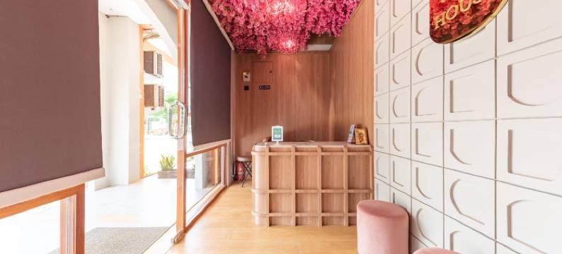 城市景观R之家酒店巴图阿吉(Urbanview Hotel R House Batuaji)图片