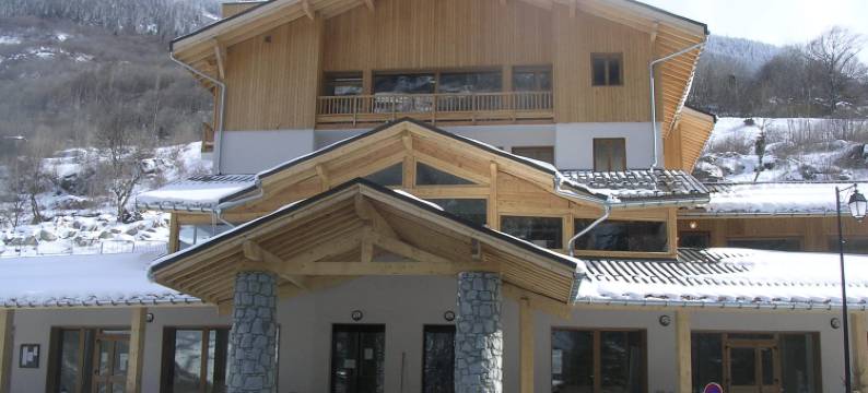 Holiday home with hot tub and pool图片