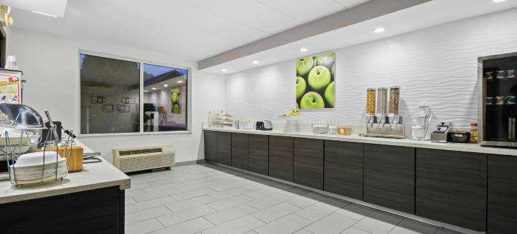 斯特布里奇拉昆塔温德姆套房酒店(La Quinta Inn & Suites by Wyndham Sturbridge)图片