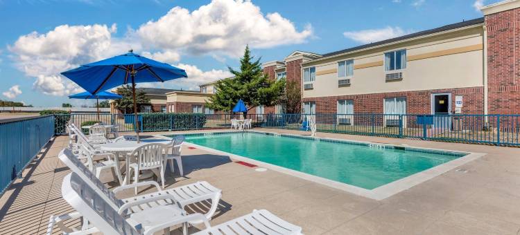 红橡木舒适酒店(Comfort Inn & Suites)图片