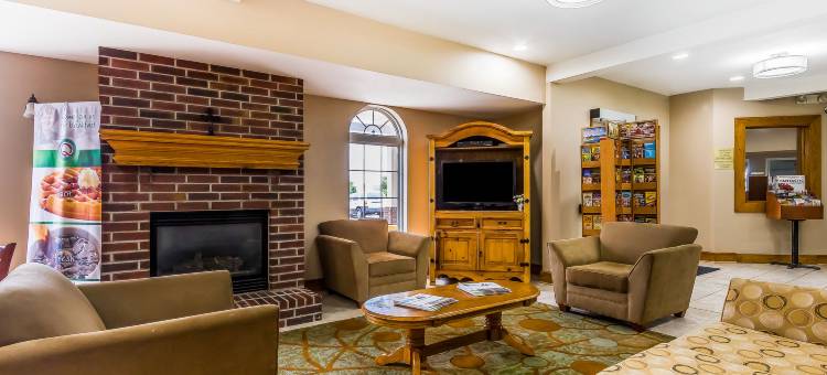 切斯特菲尔德村凯艺套房酒店(Quality Inn & Suites Chesterfield Village)图片