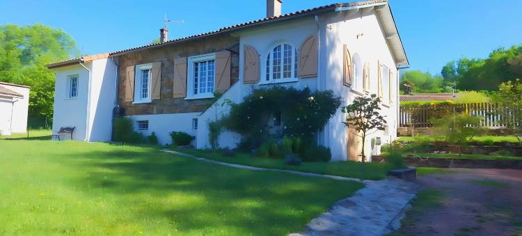 Villa in St Denis with Pool & Pyrenees View图片
