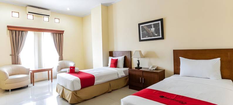 红多兹Plus酒店-近阿伦阿伦卡兰甘亚尔(RedDoorz Plus Near Alun Alun Karanganyar)图片