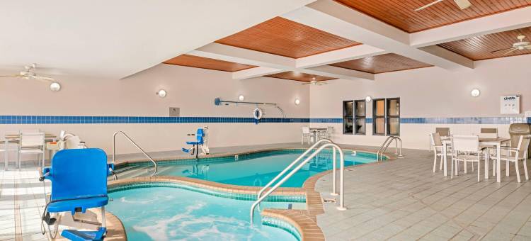 西本德丽怡酒店(Country Inn & Suites by Radisson, West Bend, WI)图片