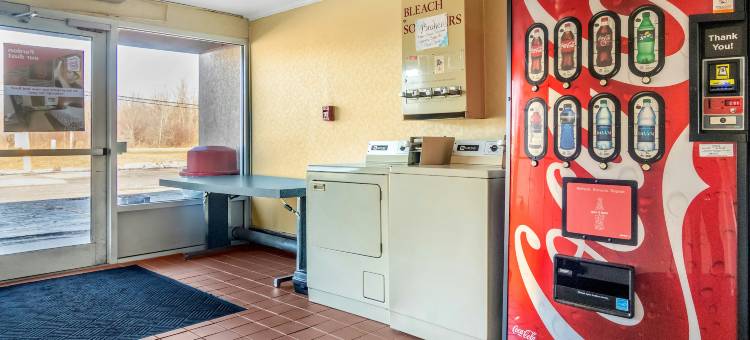 阿什塔比拉奥斯汀堡红顶酒店(Red Roof Inn Ashtabula - Austinburg)图片
