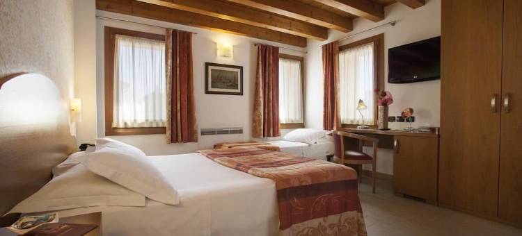 安蒂卡科尔特马可西尼酒店(Albergo Antica Corte Marchesini)图片