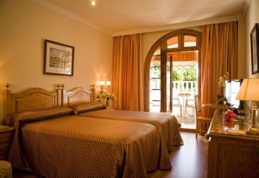 La Cueva Park Hotel Overview