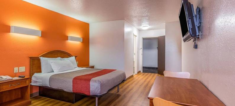 彭顿海滩红狮套房酒店(Red Lion Inn & Suites Pontoon Beach)图片