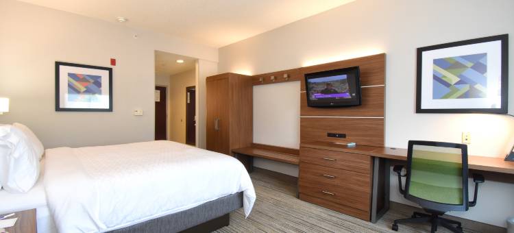 智选假日套房酒店南部的杉木树丛区(Holiday Inn Express & Suites Southern Pines-Pinehurst Area)图片