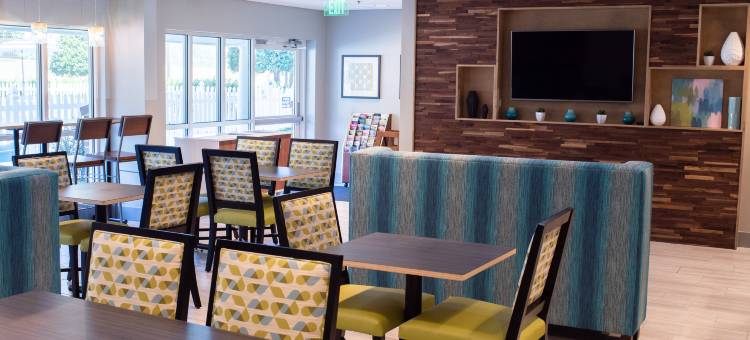 智选假日套房酒店康诺弗(HICKORY区)(Holiday Inn Express & Suites CONOVER (HICKORY AREA) by IHG)图片