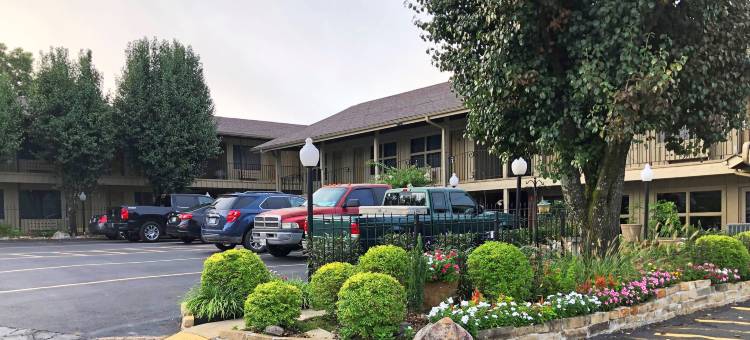 布罗肯鲍查尔斯韦斯利汽车旅馆(Charles Wesley Motor Lodge Downtown Broken Bow- Hochatown)图片