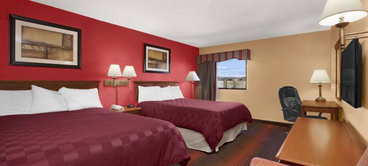 东奥兰治华美达酒店(Ramada by Wyndham East Orange)图片