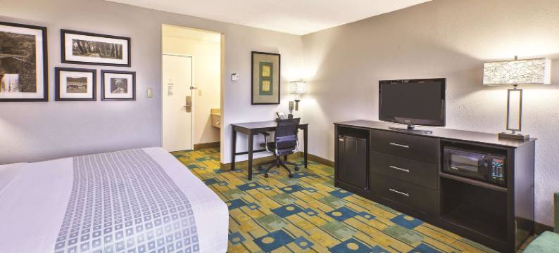 托莱多佩里斯堡拉昆塔温德姆酒店(La Quinta Inn by Wyndham Toledo Perrysburg)图片