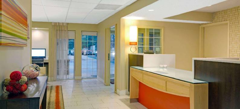 夏洛特 - 行政公园美茵斯坦套房酒店(Suburban Studios Charlotte - Executive Park)图片