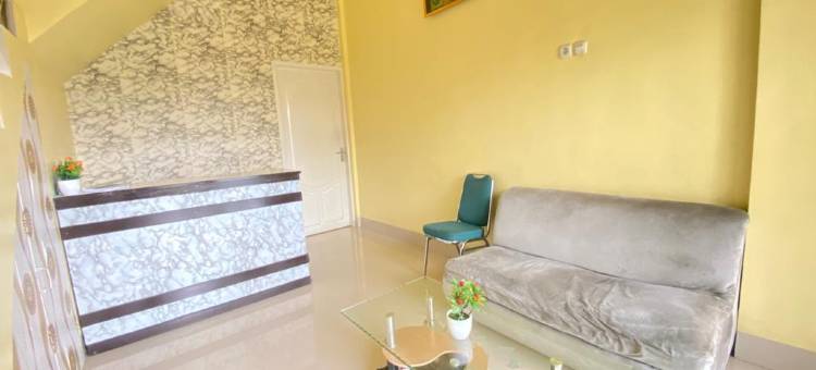 RN民宿-近竹子广场波勒瓦利-米特拉红门酒店(Homestay RN Near Taman Bambu Runcing Polewali Mitra RedDoorz)图片