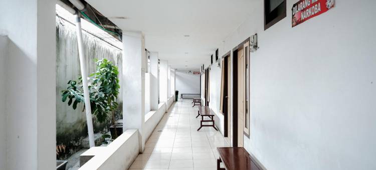 红多兹酒店-近占碑图古佩尔斯(RedDoorz Near Tugu Pers Jambi)图片