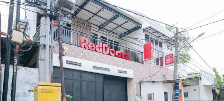 红多兹酒店@泗水苏科马马农格尔(RedDoorz at Sukomanunggal Surabaya)图片