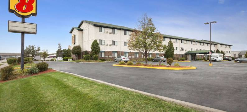 密尔沃基机场速8酒店(Super 8 by Wyndham Milwaukee Airport)图片