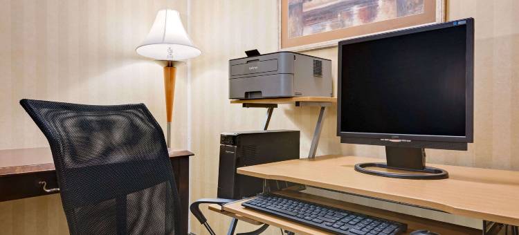 克利夫兰机场西华美达酒店(Ramada by Wyndham Cleveland Airport West)图片