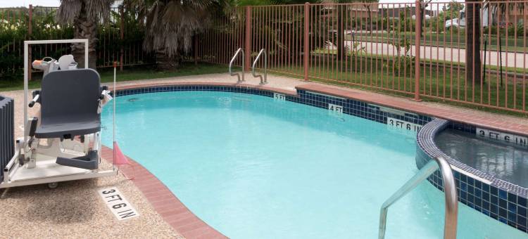 斯塔福德舒格兰地区速8酒店(Super 8 by Wyndham Stafford Sugarland Area)图片