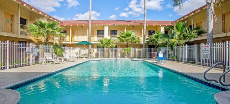 维多利亚拉昆塔温德姆酒店(La Quinta Inn by Wyndham Victoria)图片