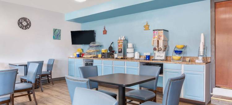 落基山黄金东部温德姆戴斯酒店(Days Inn & Suites by Wyndham Rocky Mount Golden East)图片