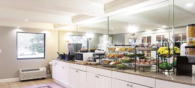 西棕榈滩-佛罗里达州收费公路拉昆塔温德姆酒店(La Quinta Inn by Wyndham West Palm Beach - Florida Turnpike)图片