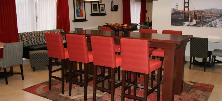 堪萨斯城蓝泉城希尔顿欢朋酒店(Hampton Inn Kansas City/Blue Springs)图片