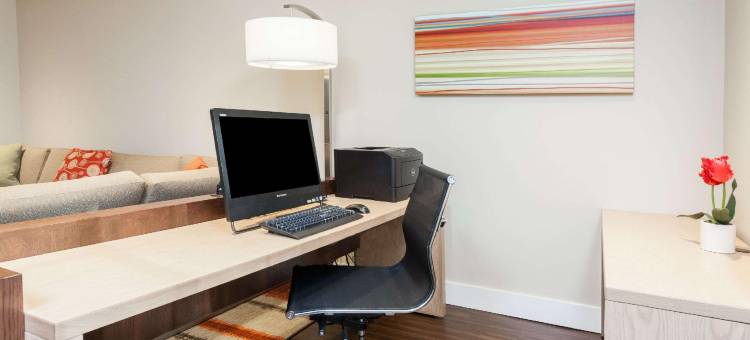 底特律奥本希尔斯美茵斯坦套房酒店(MainStay Suites Detroit Auburn Hills)图片