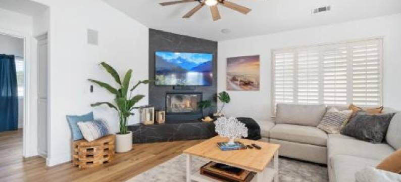 Steps to #PismoBeach with Poker, Foosball, Free EV Charger, and Bikes图片