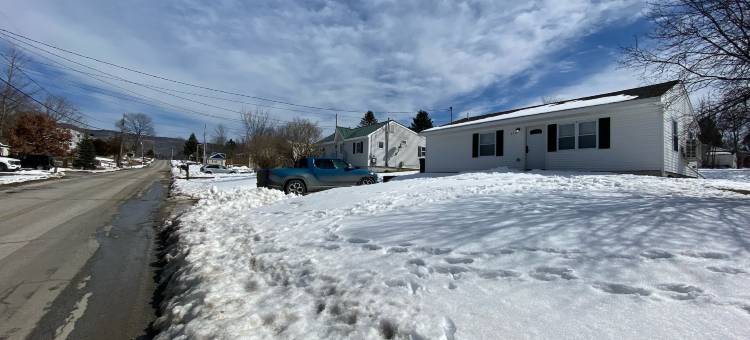 Rutland's Hidden Gem: 2 Br/1ba Renovated Home Close to Everything 2 Bedroom Home图片