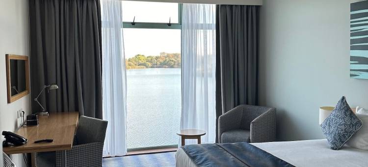 德威尔柯茨窝尔山水上乐园酒店(De Vere Cotswold Water Park)图片