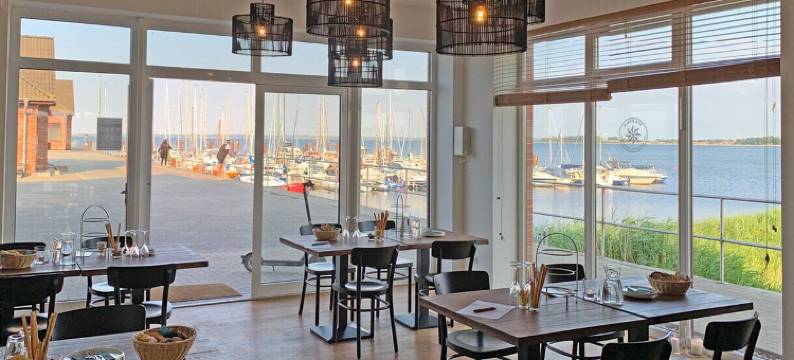 巴德斯胡克海滨酒店(Bades Huk Marina Hotel)图片