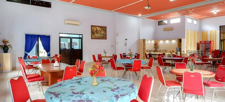红多兹Plus伊斯兰酒店-近北加浪岸站2号(RedDoorz Plus Syariah Near Stasiun Pekalongan 2)图片