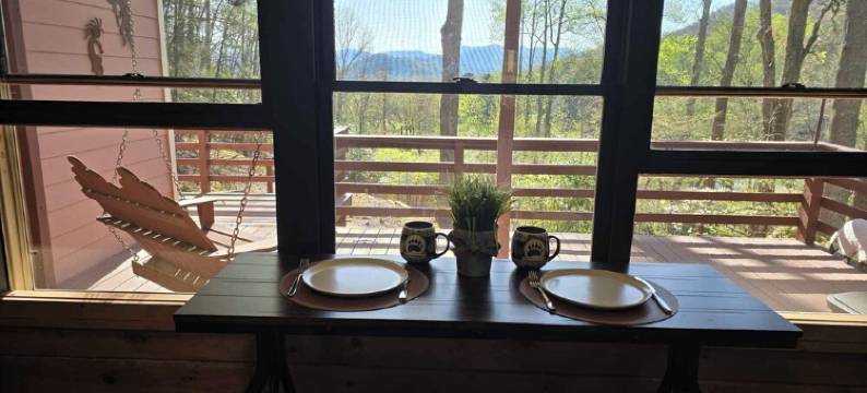 Nantahala Nookie Nook: A Playful Retreat w/Stunning Long-Range mt Sunset Views图片