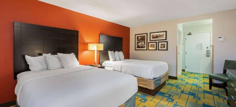 曼斯费尔德拉昆塔温德姆套房酒店(La Quinta Inn & Suites by Wyndham Mansfield Oh)图片