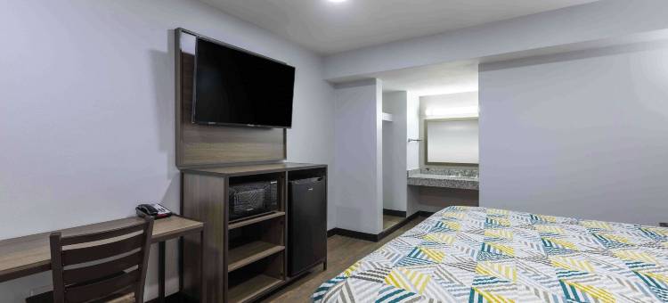 6号汽车旅馆锡克里，北卡罗来纳州(Motel 6 Hickory, NC)图片