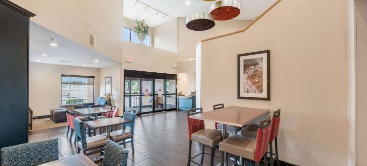 门罗舒适套房酒店(Comfort Suites Monroe)图片