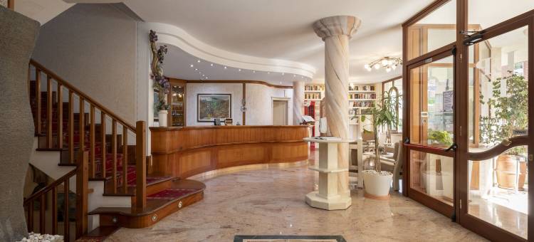 罗拉皮科洛酒店(Lola Piccolo Hotel e Appartamenti)图片