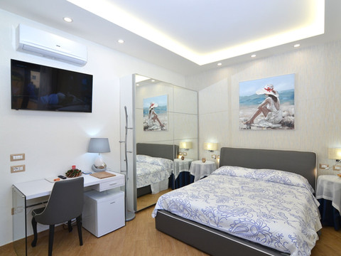 卡塞塔华丽酒店