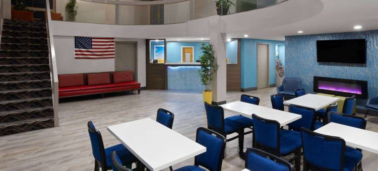 西北印第安纳波利斯戴斯套房酒店(Days Inn & Suites by Wyndham Northwest Indianapolis)图片