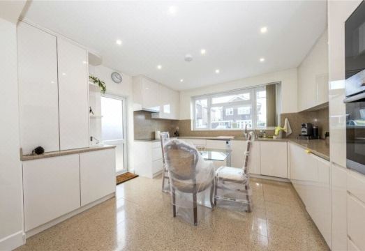 Beaconsfield Hotel Overview