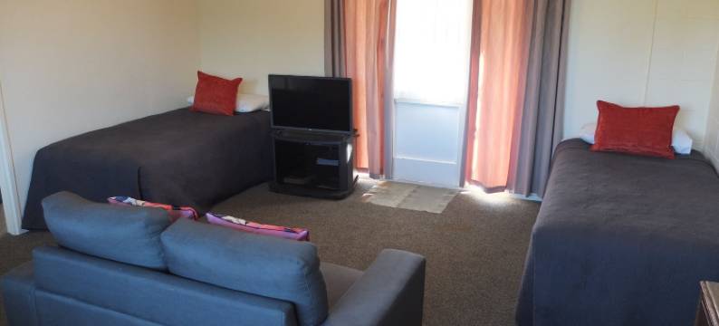 克罗尼尔庭院汽车旅馆(Colonial Court Motel)图片