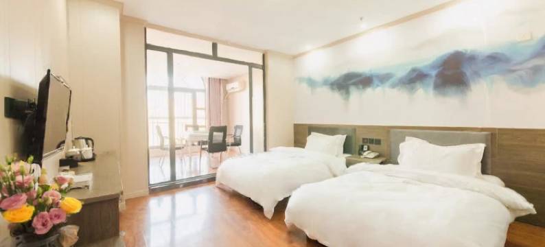 蓝湾假日酒店(南京柳洲东路地铁站店)图片