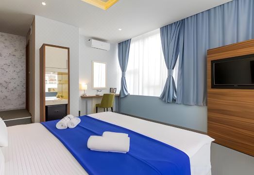 Privilege Suites by Central Park Hotel Overview