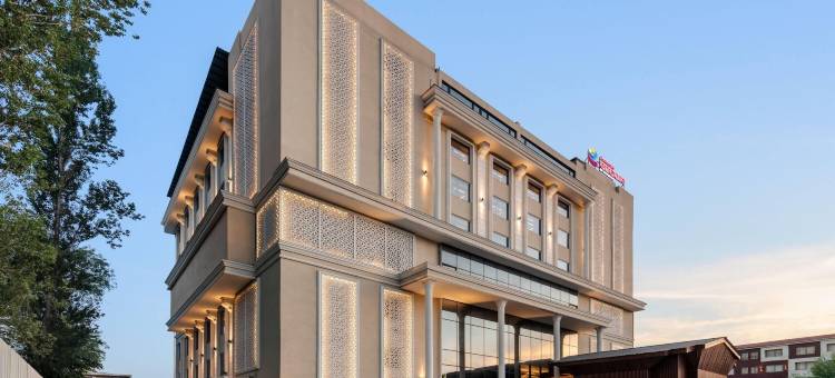 温德姆华美达安可拉杰巴格斯里纳格酒店(Ramada Encore by Wyndham Rajbagh Srinagar)图片